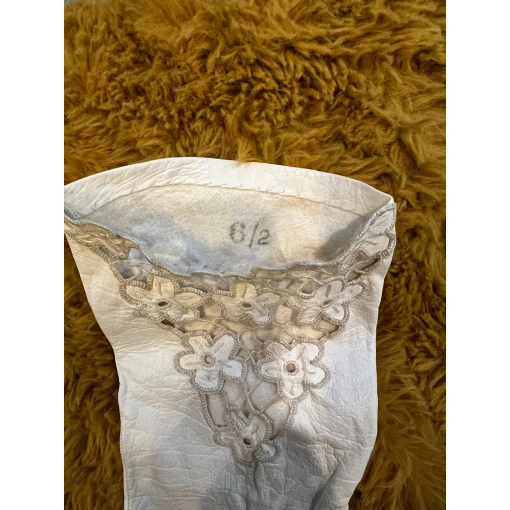 Women's Unbranded White & Beige Floral Embroidered Gloves One Size